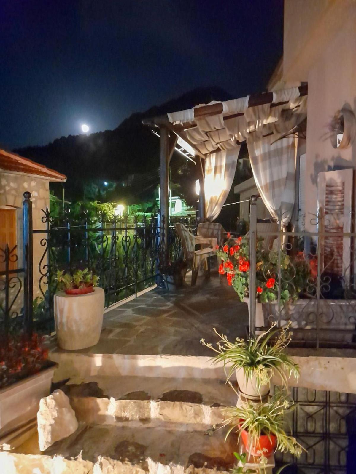 Elen'S Suites Pramanta Esterno foto